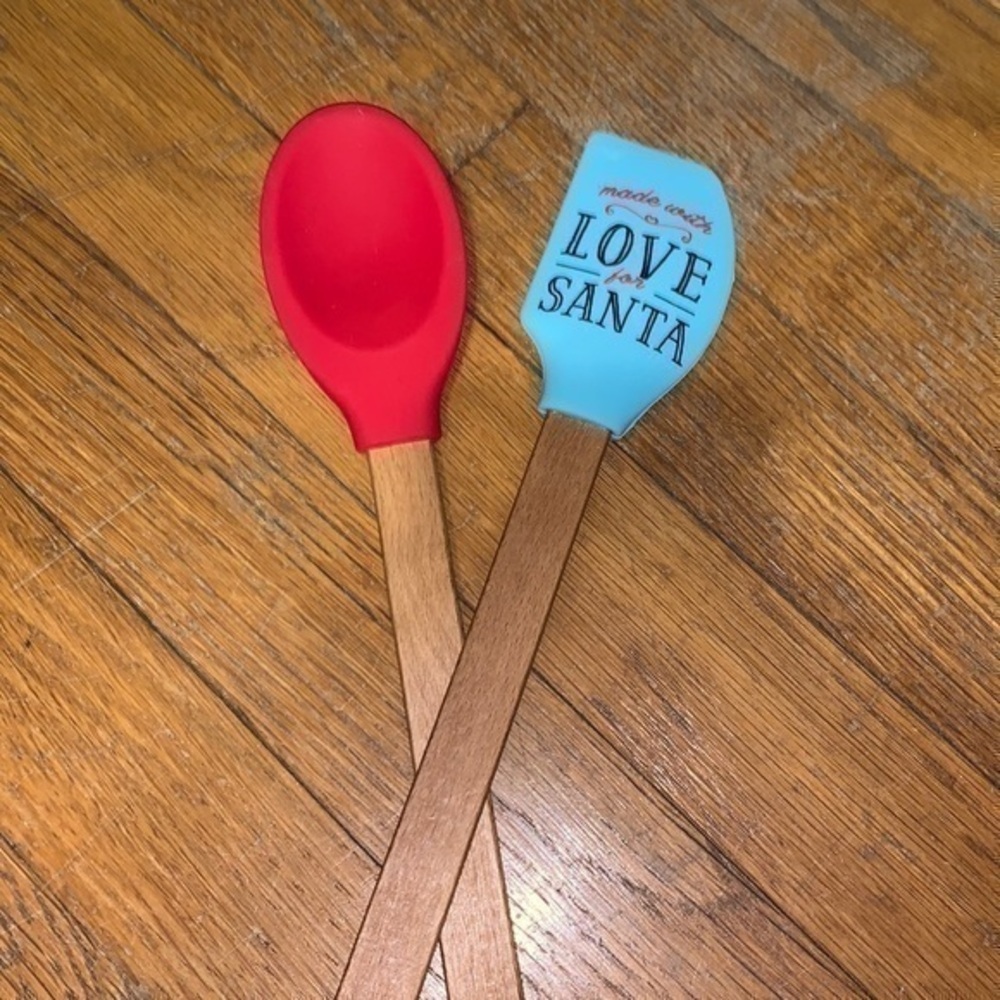 Spatula. 2 spatulas included for price . NEW !